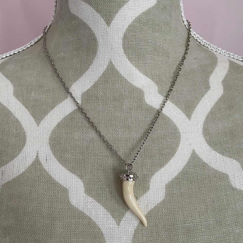 Brand new silver fake tooth pendant necklace